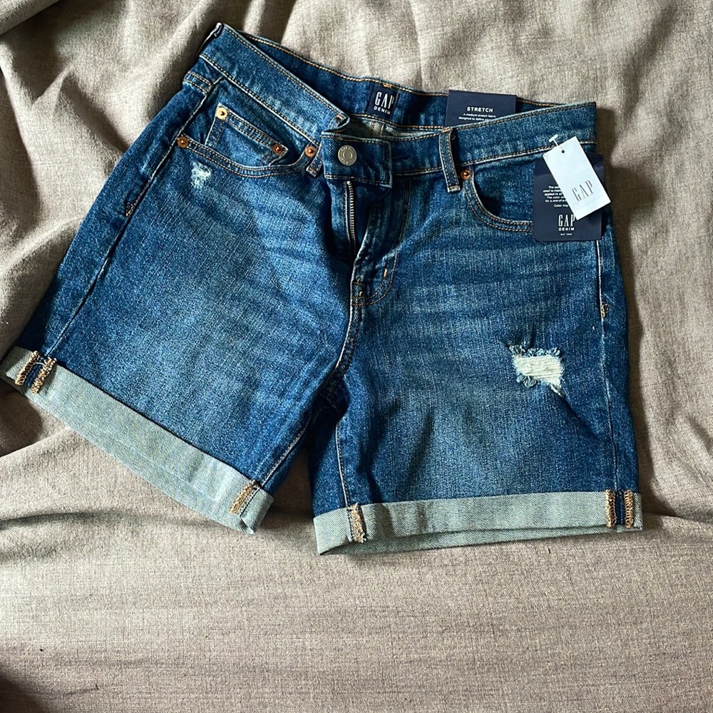 Gap brand size 27 indigo 5 inch denim short.